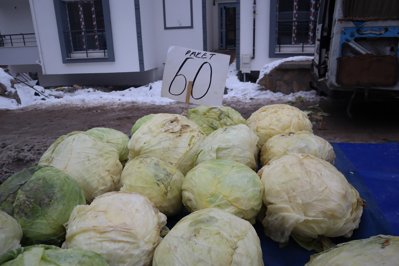 Malatya'da soğuk hava semt pazarlarını vurdu!