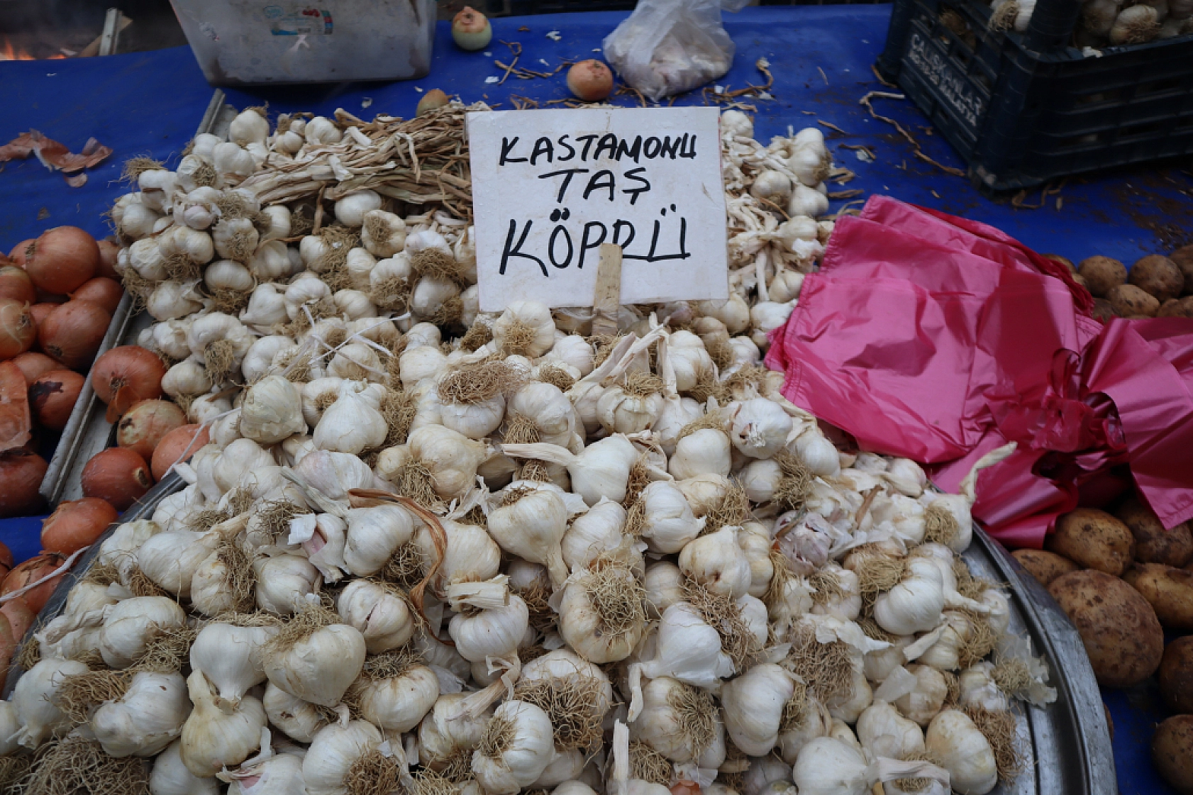 Malatya'da soğuk hava semt pazarlarını vurdu!