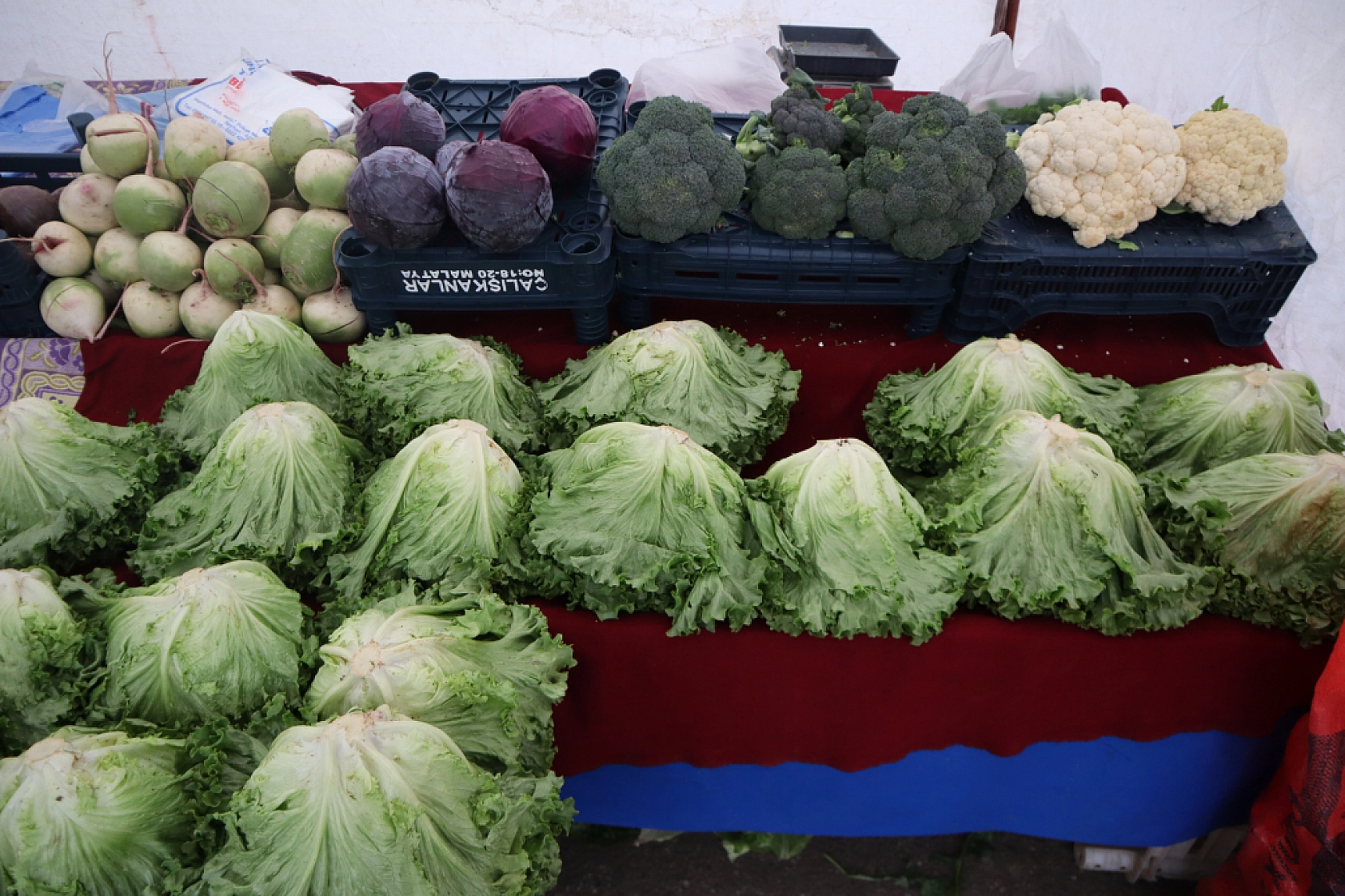 Malatya'da soğuk hava semt pazarlarını vurdu!
