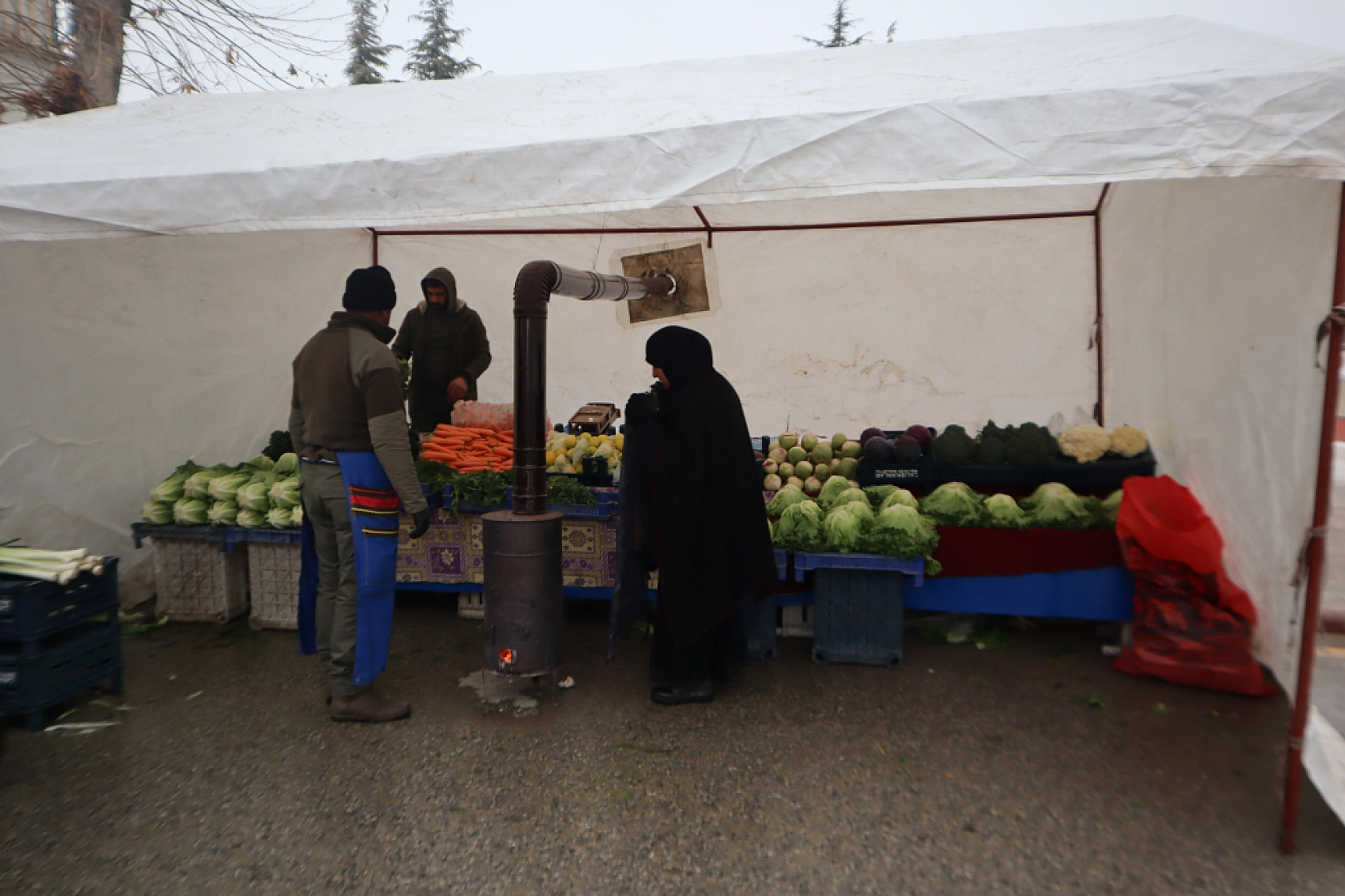 Malatya'da soğuk hava semt pazarlarını vurdu!