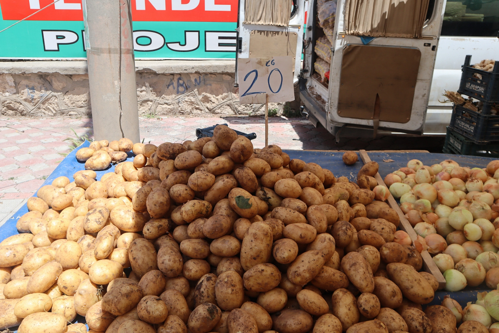 Pazarda fiyat dengesi değişti: Meyveye el değmiyor! İşte güncel pazar fiyatları....
