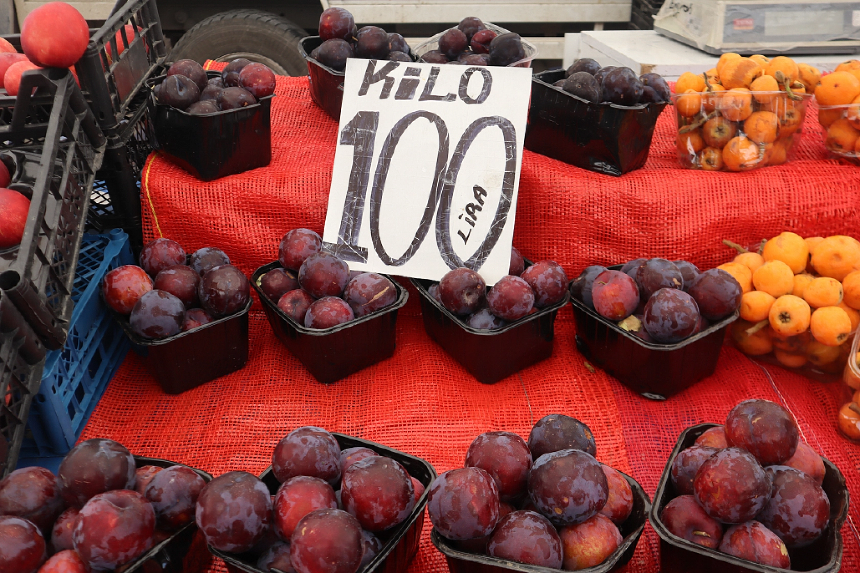 Pazarda fiyat dengesi değişti: Meyveye el değmiyor! İşte güncel pazar fiyatları....