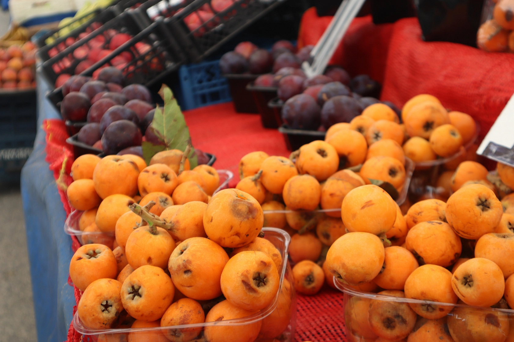 Pazarda fiyat dengesi değişti: Meyveye el değmiyor! İşte güncel pazar fiyatları....