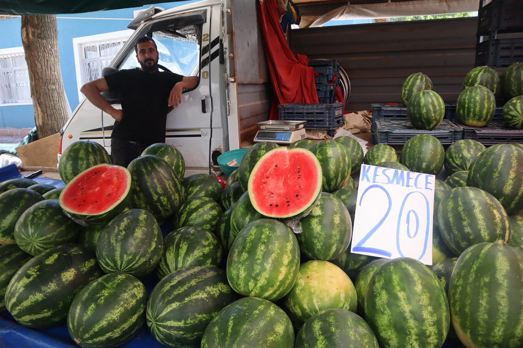 Pazarda fiyat dengesi değişti: Meyveye el değmiyor! İşte güncel pazar fiyatları....