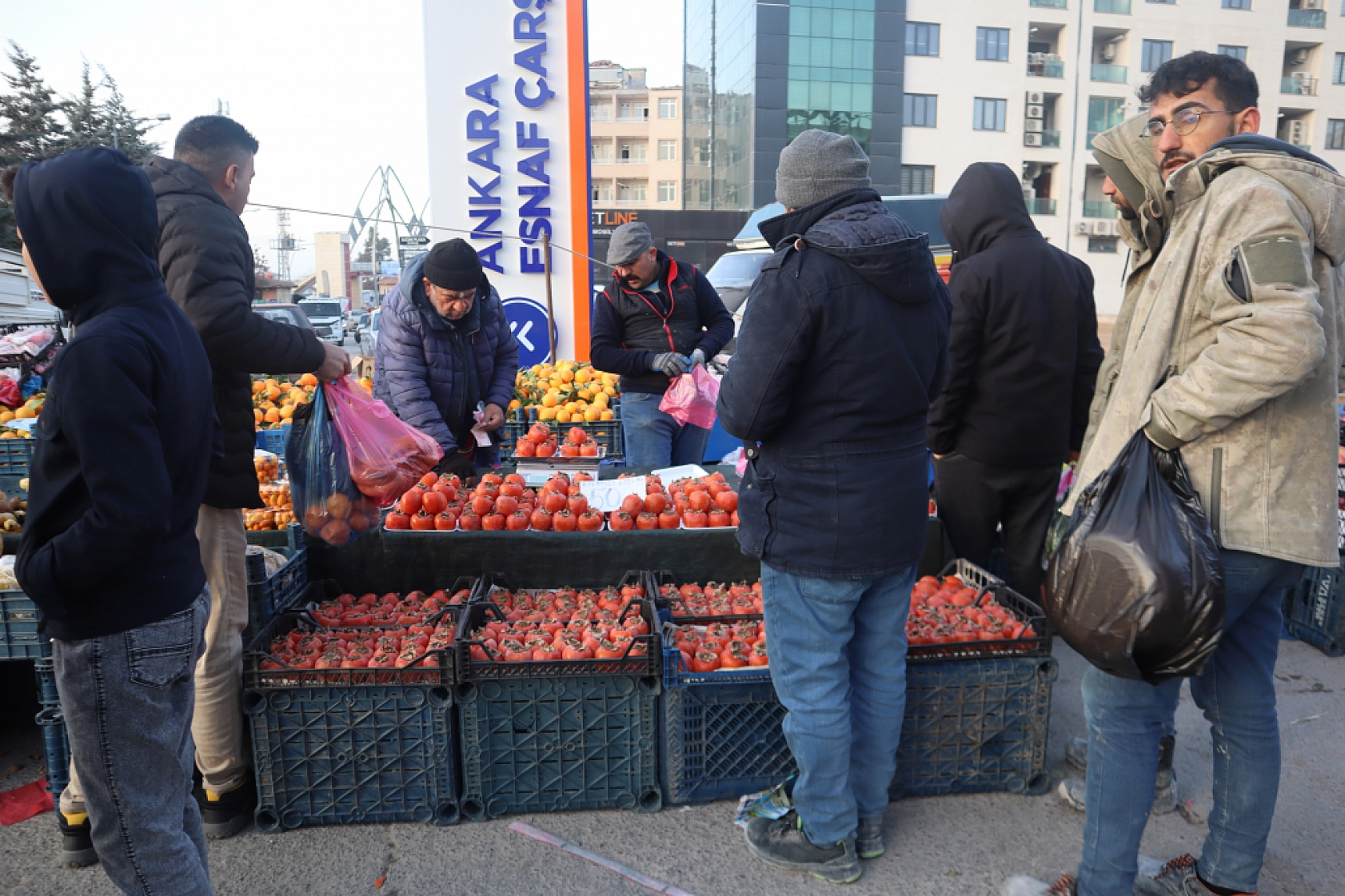 Marketlere Rağmen Malatyalılar Pazarı Tercih Ediyor! İşte Sebze Meyve Fiyatları…