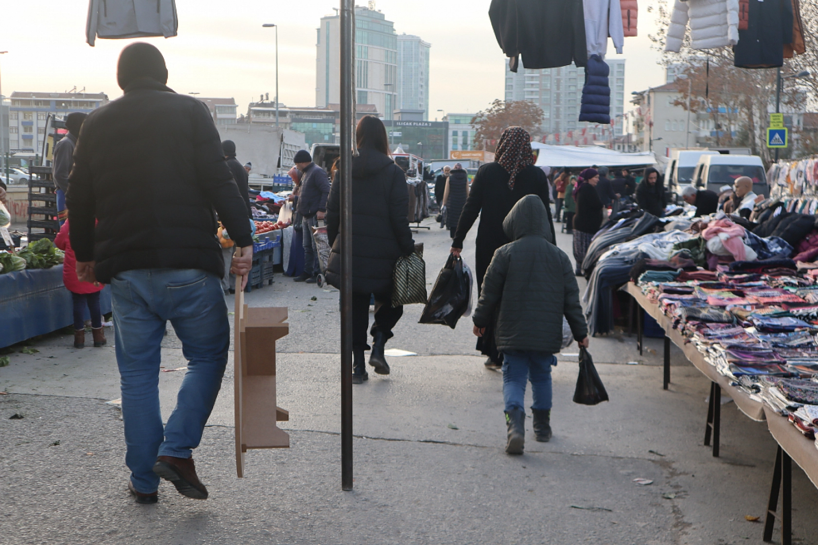 Marketlere Rağmen Malatyalılar Pazarı Tercih Ediyor! İşte Sebze Meyve Fiyatları…