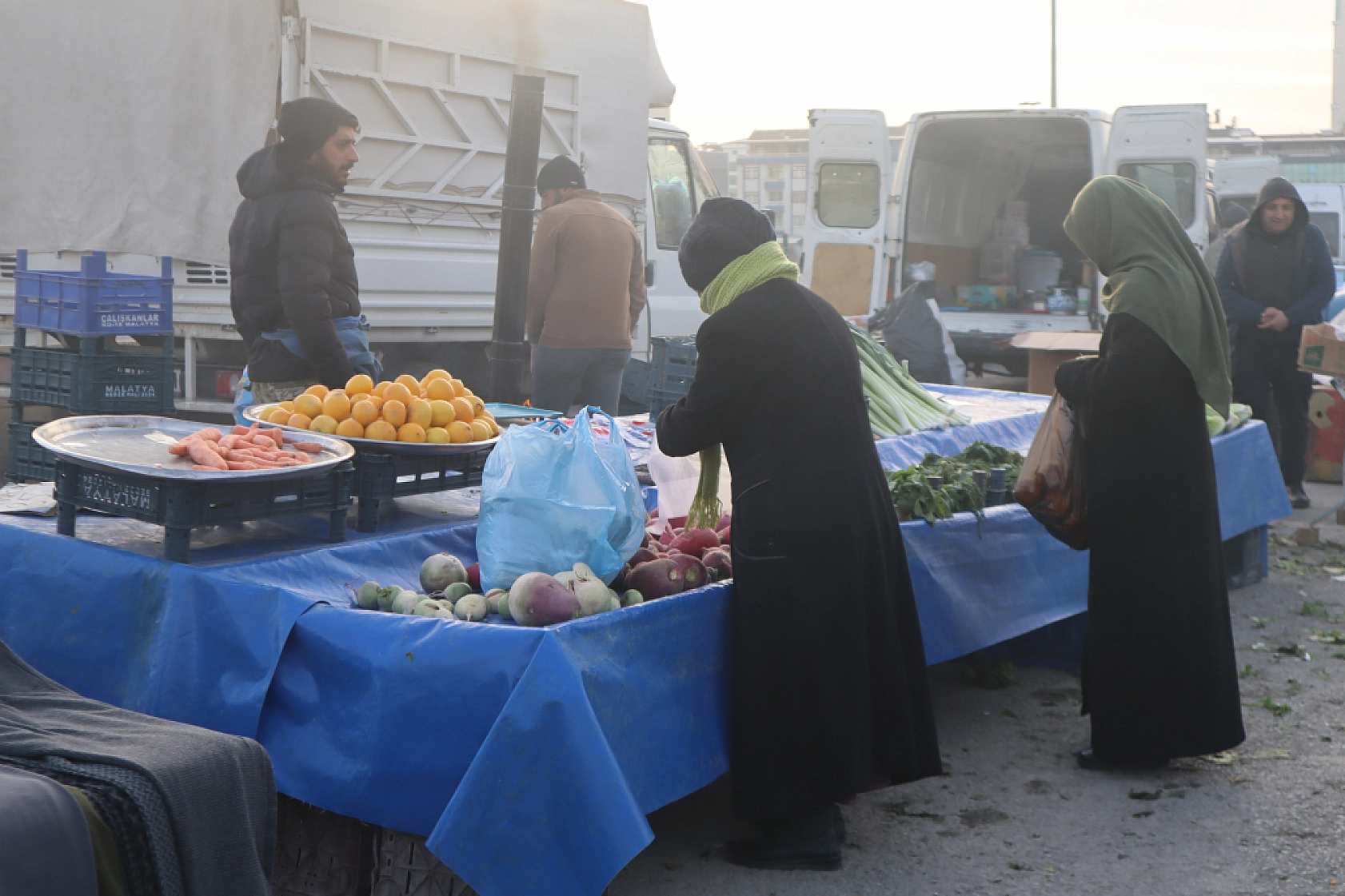Marketlere Rağmen Malatyalılar Pazarı Tercih Ediyor! İşte Sebze Meyve Fiyatları…