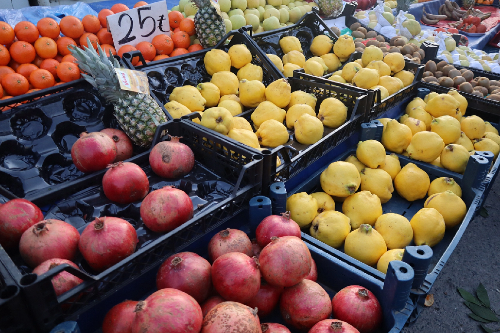 Marketlere Rağmen Malatyalılar Pazarı Tercih Ediyor! İşte Sebze Meyve Fiyatları…