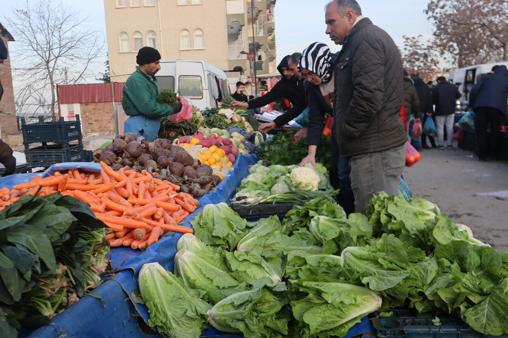 Marketlere Rağmen Malatyalılar Pazarı Tercih Ediyor! İşte Sebze Meyve Fiyatları…