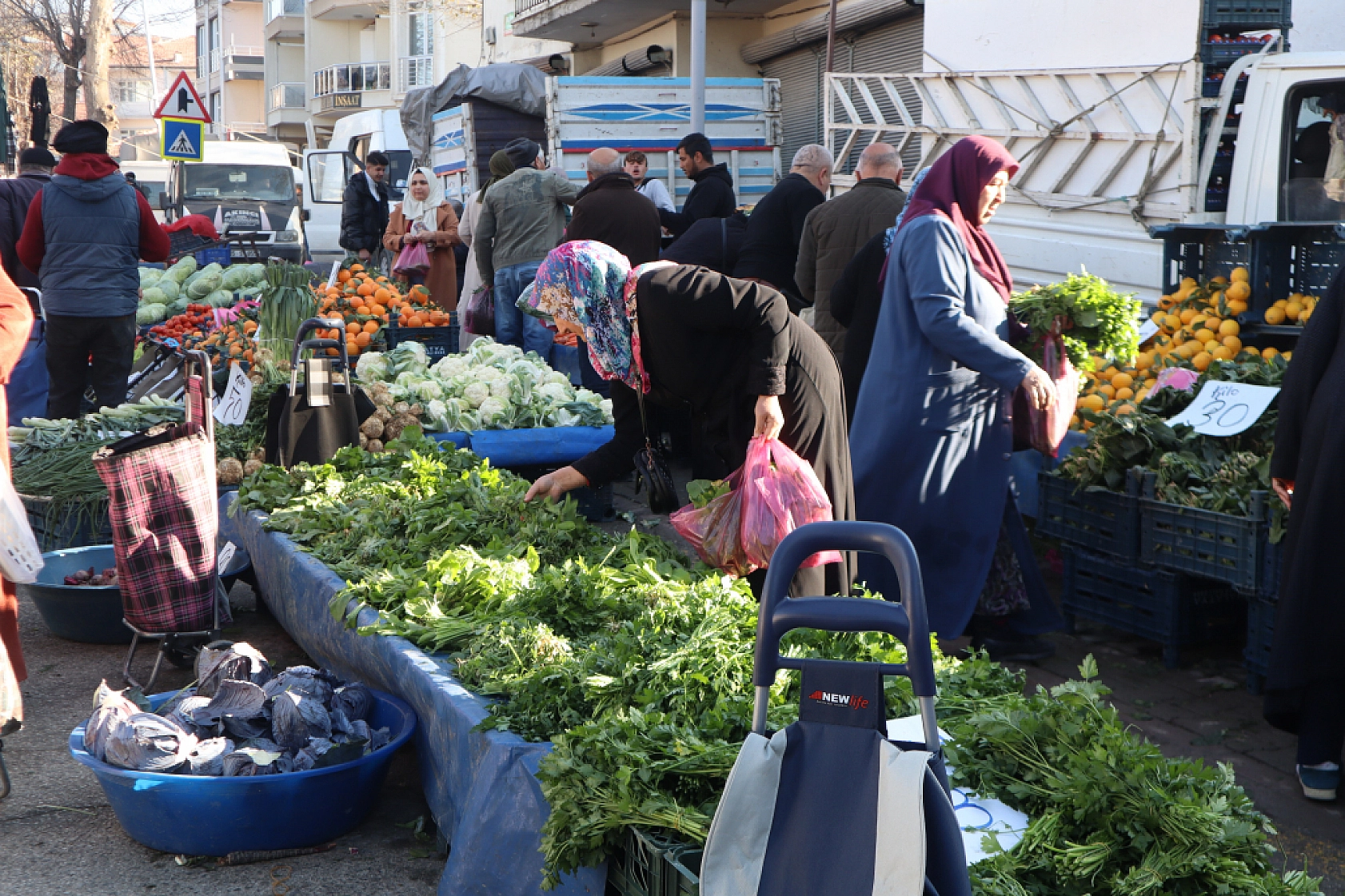 Sebze Fiyatları Uçtu: Pazarlar Ateş Pahası! İşte Güncel Meyve Sebze Fiyatları...