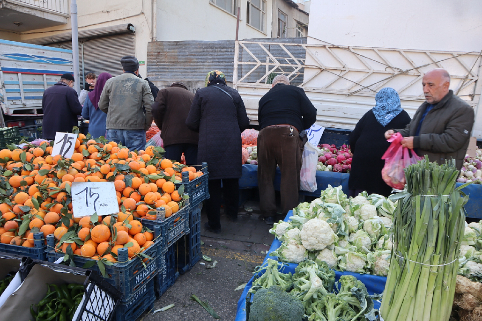 Sebze Fiyatları Uçtu: Pazarlar Ateş Pahası! İşte Güncel Meyve Sebze Fiyatları...