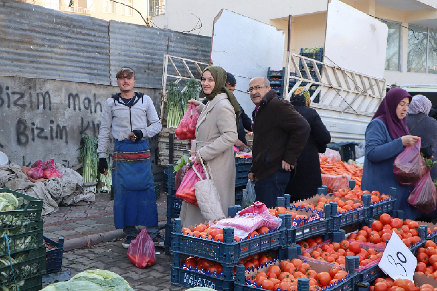 Sebze Fiyatları Uçtu: Pazarlar Ateş Pahası! İşte Güncel Meyve Sebze Fiyatları...