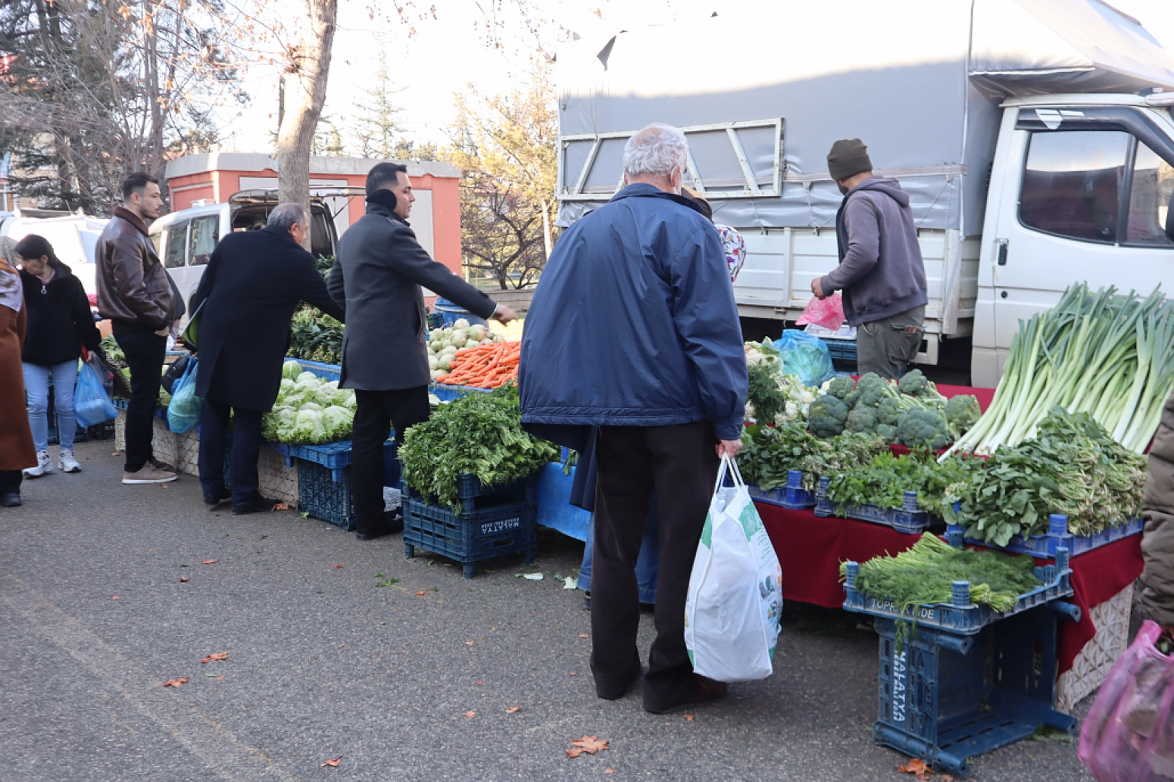Sebze Fiyatları Uçtu: Pazarlar Ateş Pahası! İşte Güncel Meyve Sebze Fiyatları...