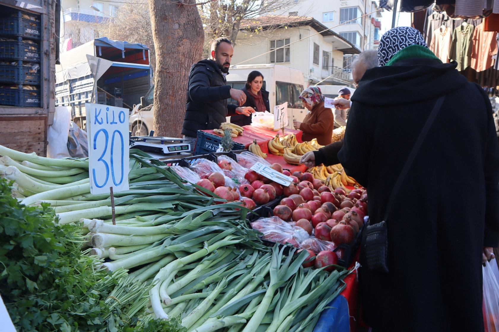 Sebze Fiyatları Uçtu: Pazarlar Ateş Pahası! İşte Güncel Meyve Sebze Fiyatları...