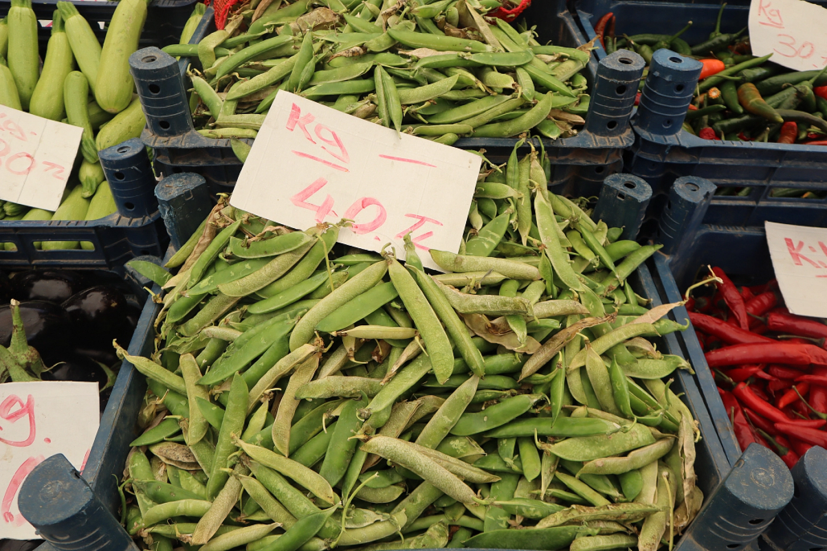 Malatya'da bayram öncesi vatandaş semt pazarlarına akın etti! İşte güncel meyve sebze fiyatları...