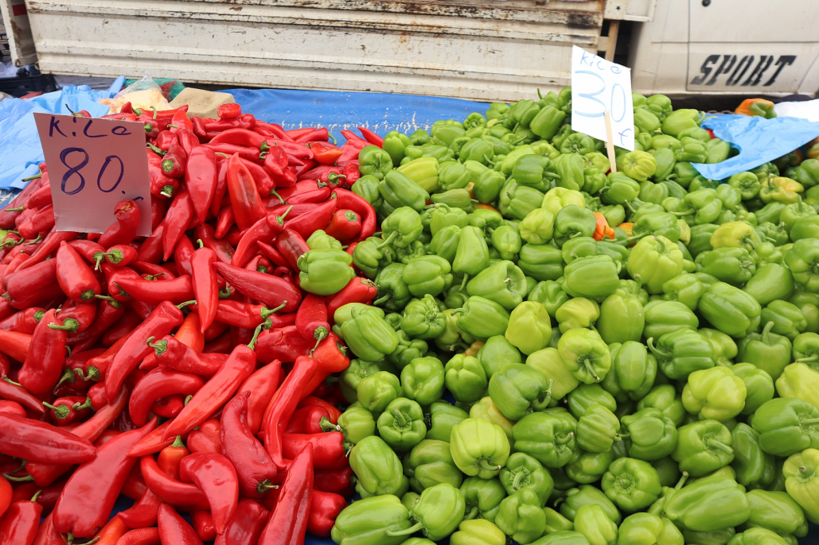 Malatya'da bayram öncesi vatandaş semt pazarlarına akın etti! İşte güncel meyve sebze fiyatları...