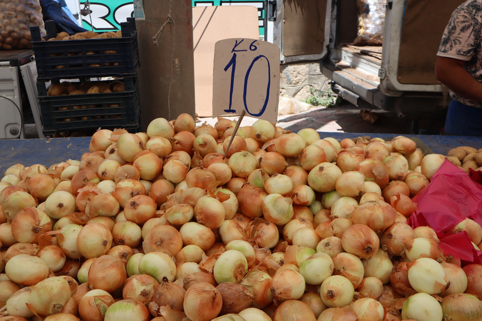 Malatya'da bayram öncesi vatandaş semt pazarlarına akın etti! İşte güncel meyve sebze fiyatları...
