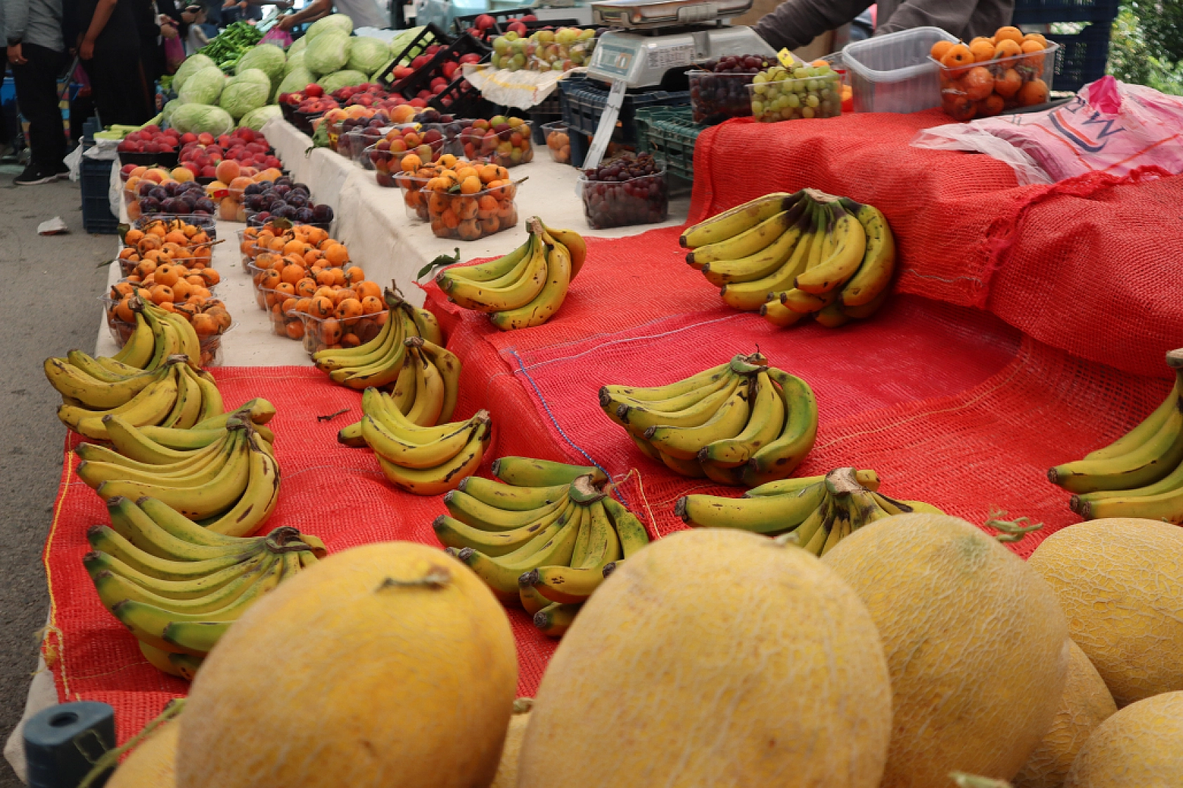 Malatya'da bayram öncesi vatandaş semt pazarlarına akın etti! İşte güncel meyve sebze fiyatları...