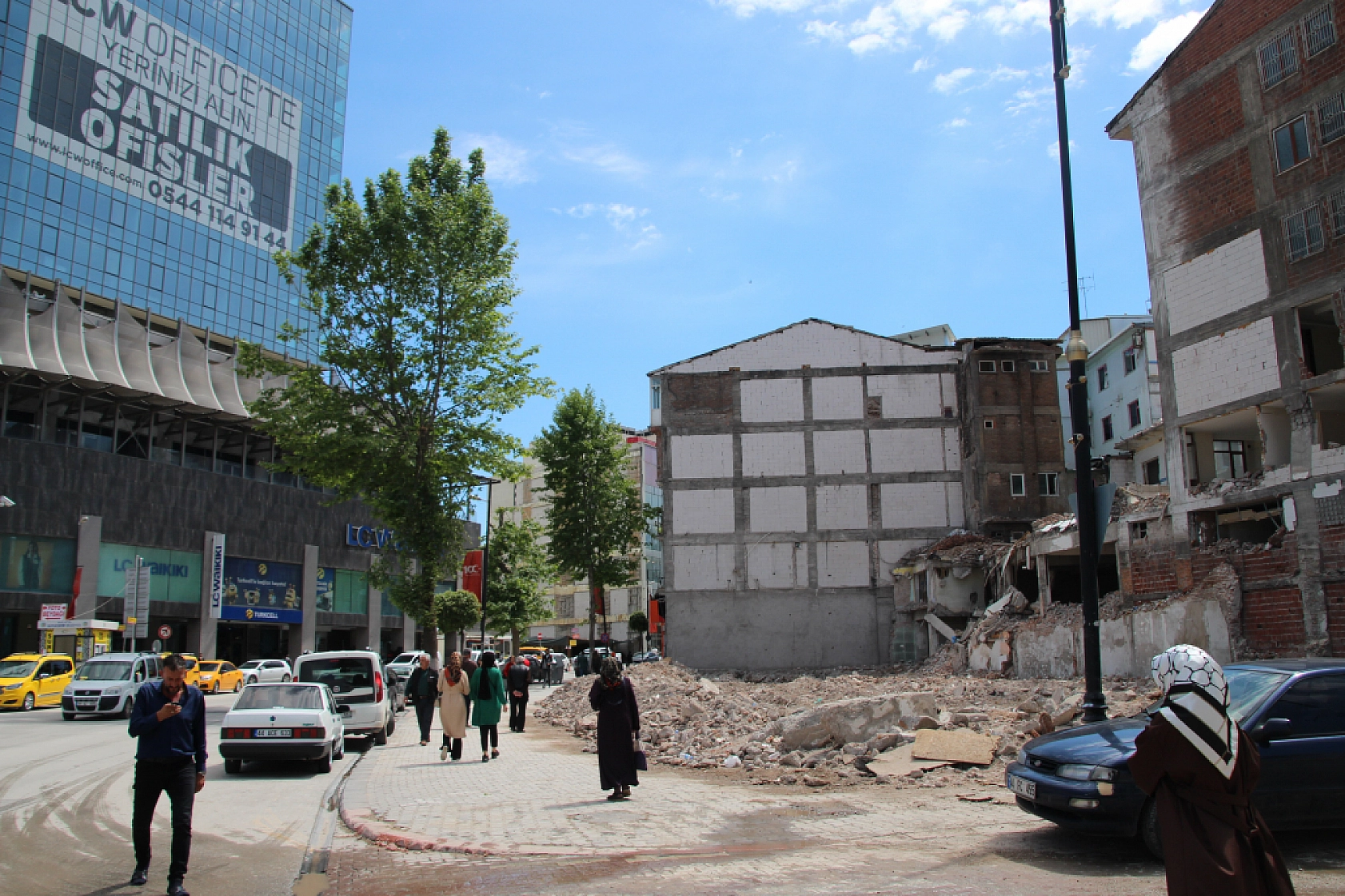 Konteynerlar Malatya'da  Kiracıları Mı, Mülk Sahiplerine Mi Verilecek…? İşte Cevabı!