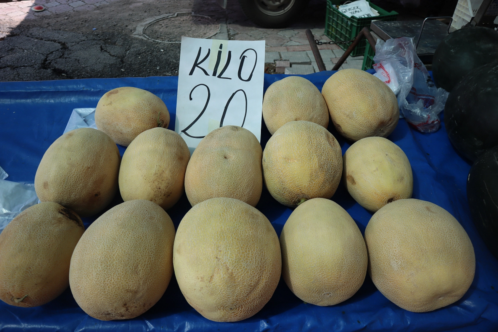 Pazarda fiyat dengesi değişti: Meyveye el değmiyor! İşte güncel pazar fiyatları....