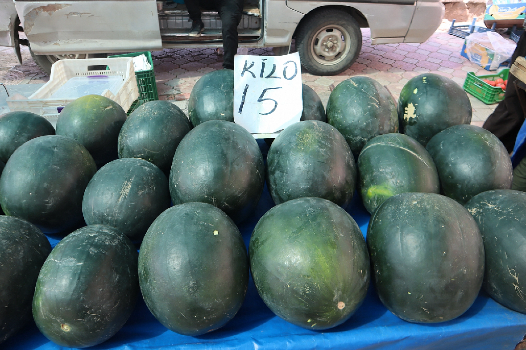 Pazarda fiyat dengesi değişti: Meyveye el değmiyor! İşte güncel pazar fiyatları....