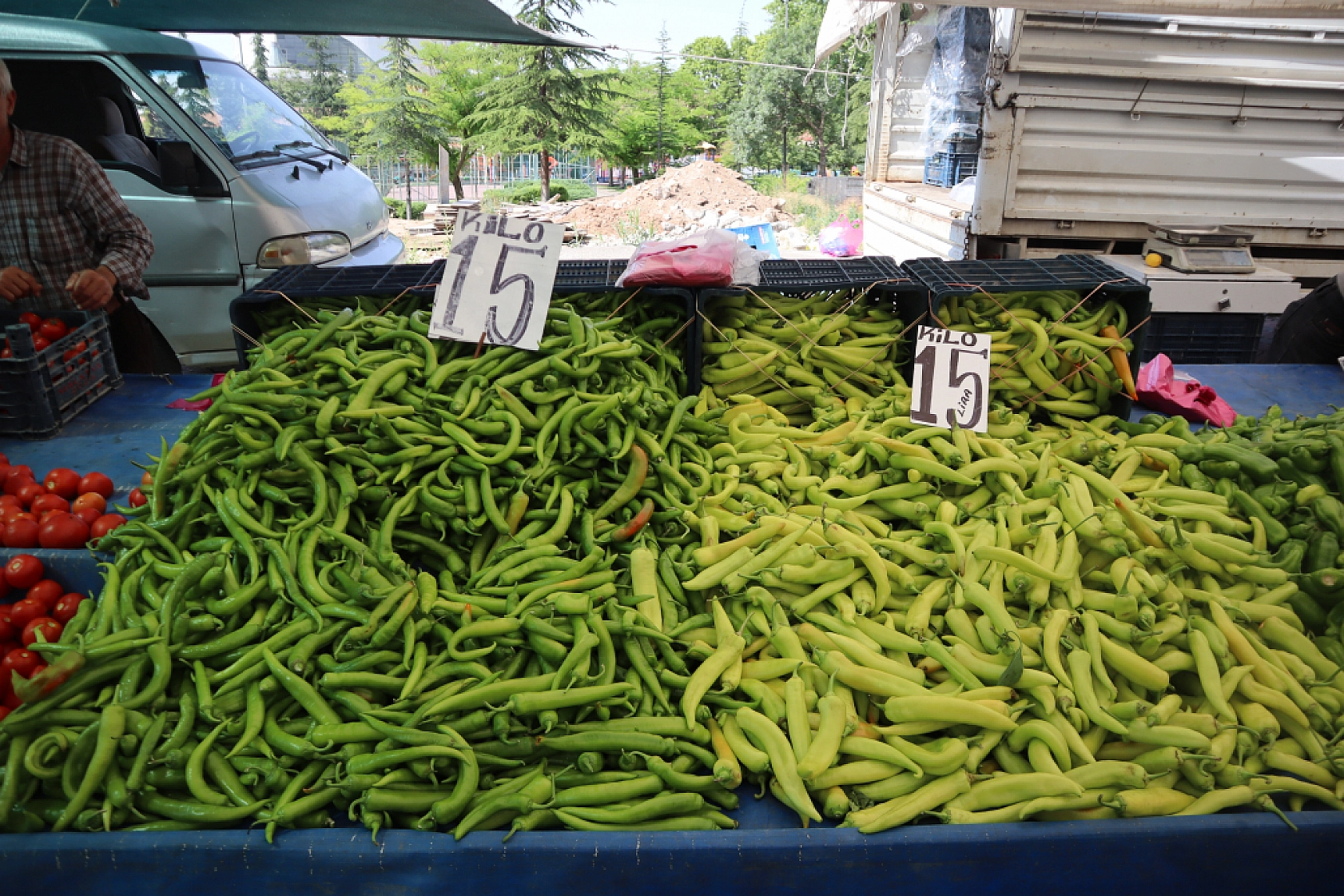 Pazarda fiyat dengesi değişti: Meyveye el değmiyor! İşte güncel pazar fiyatları....