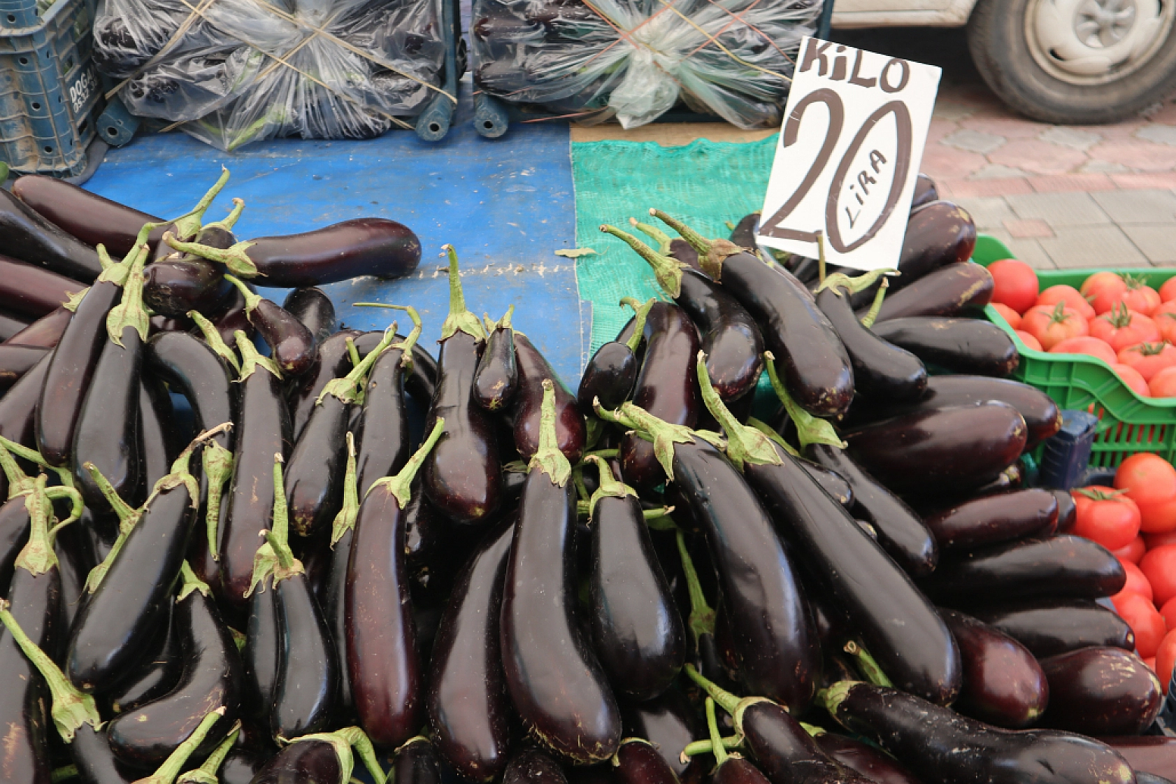 Pazarda fiyat dengesi değişti: Meyveye el değmiyor! İşte güncel pazar fiyatları....