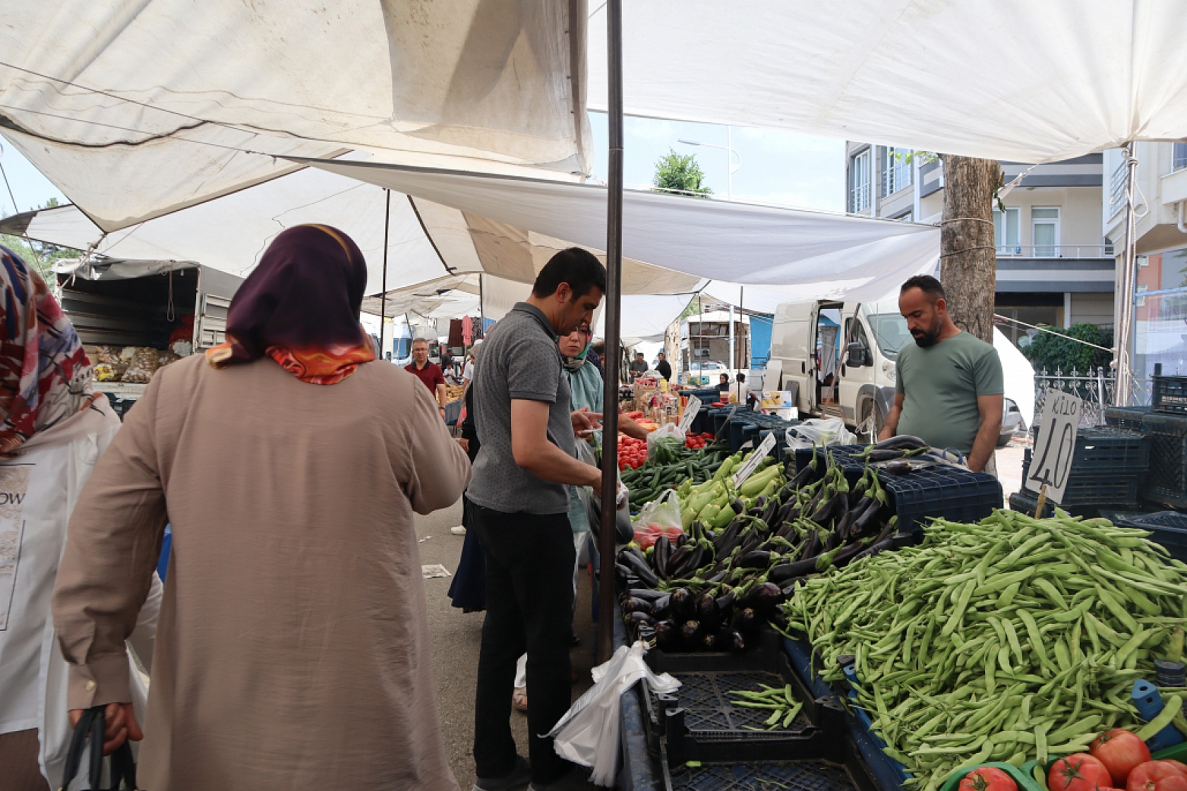 Pazarda fiyat dengesi değişti: Meyveye el değmiyor! İşte güncel pazar fiyatları....