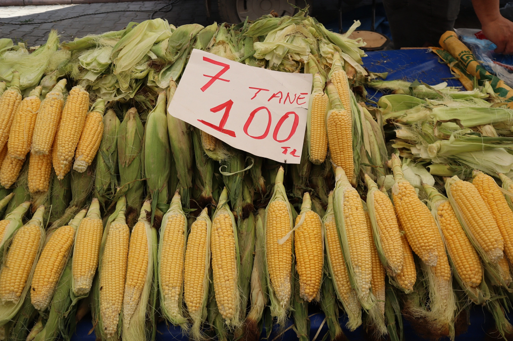 Pazarda fiyat dengesi değişti: Meyveye el değmiyor! İşte güncel pazar fiyatları....