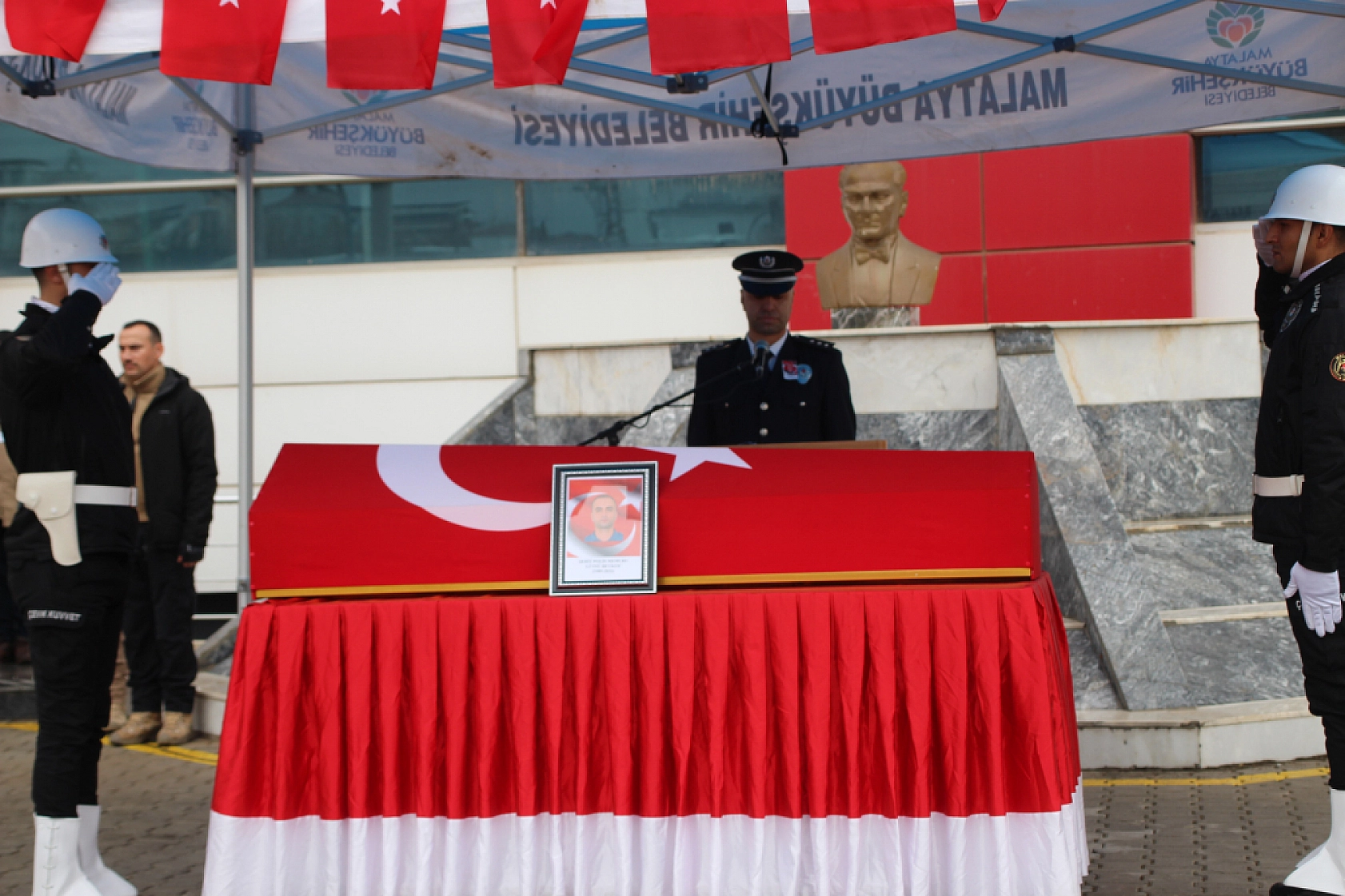 Malatya Şehidini Göz Yaşlarıyla Sonsuzluğa Uğurladı