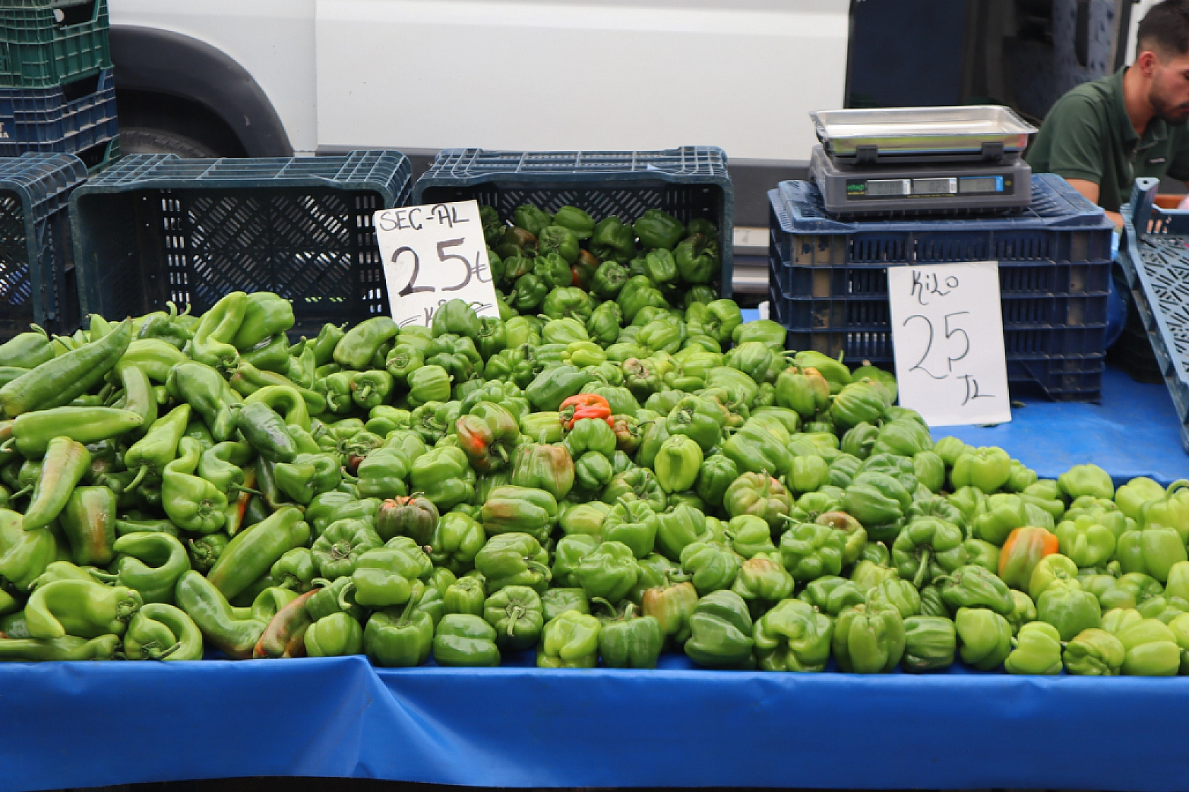 Pazarda fiyat dengesi değişti: Meyveye el değmiyor! İşte güncel pazar fiyatları....