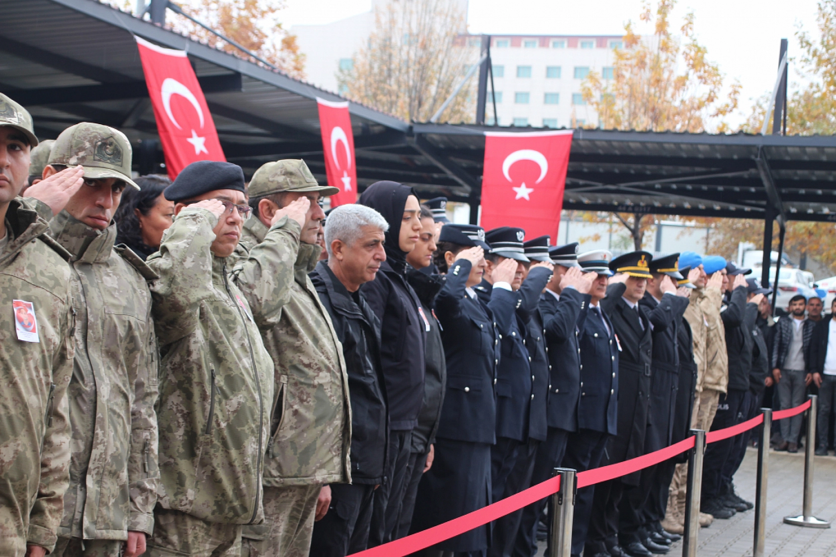 Malatya Şehidini Göz Yaşlarıyla Sonsuzluğa Uğurladı