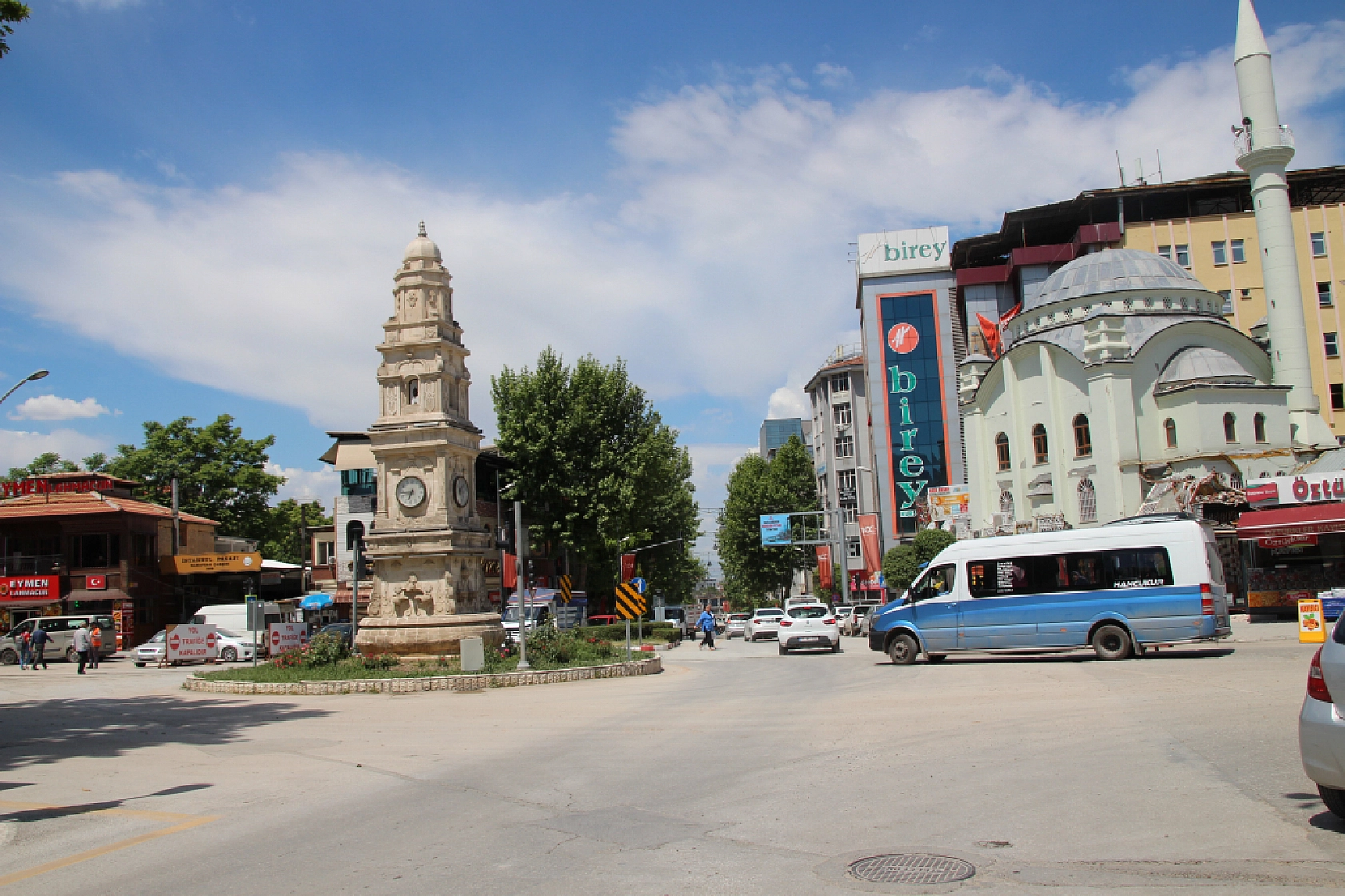 Kışla Caddesi'nde Yeni Gelişme... Esnafa Er'den Mesaj: 'Hesap Yapmasın'...