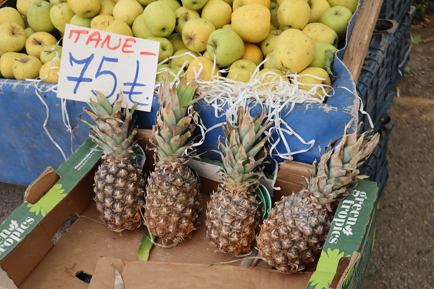 Pazarda fiyat dengesi değişti: Meyveye el değmiyor! İşte güncel pazar fiyatları....