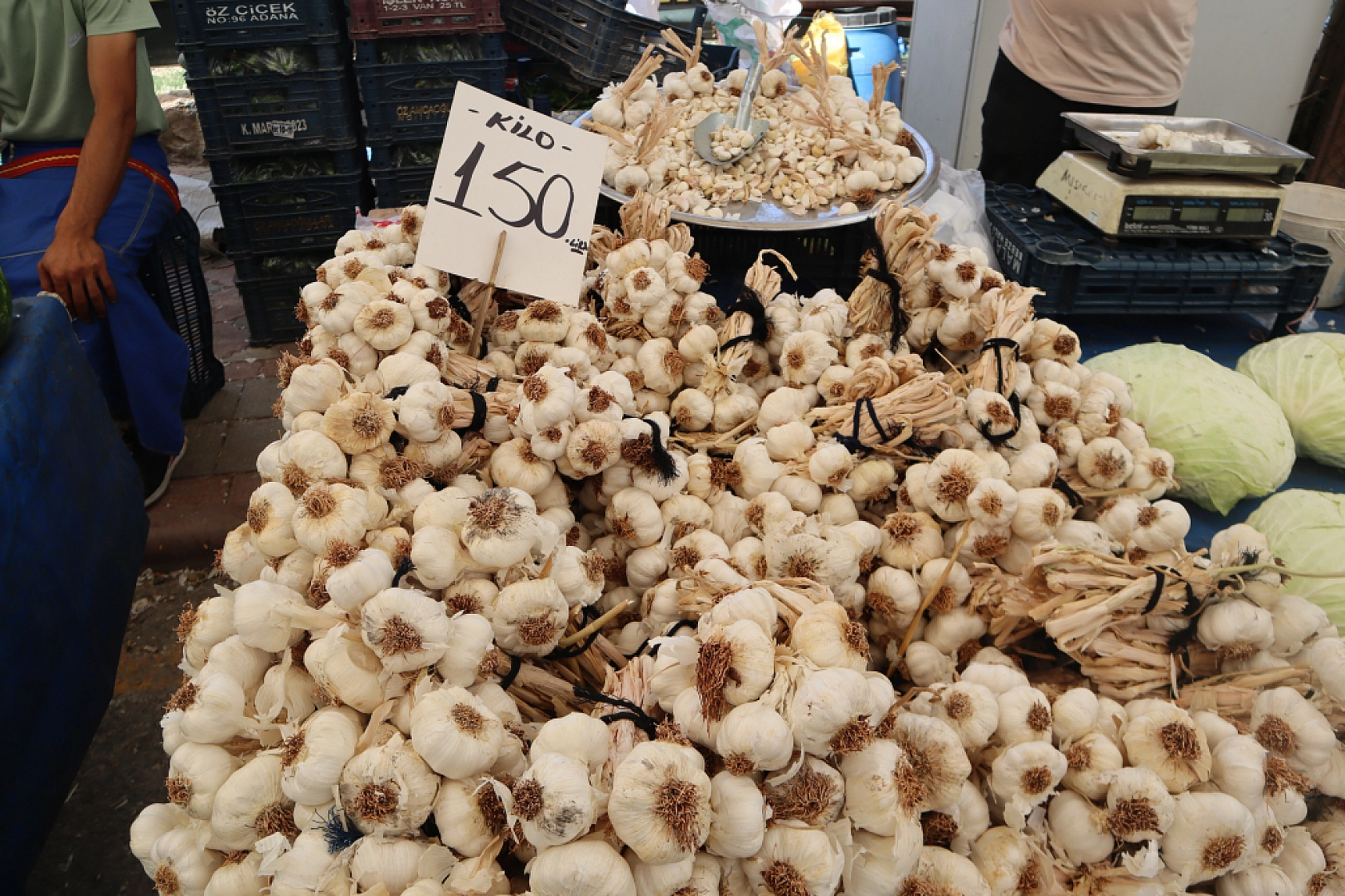 Pazarda fiyat dengesi değişti: Meyveye el değmiyor! İşte güncel pazar fiyatları....