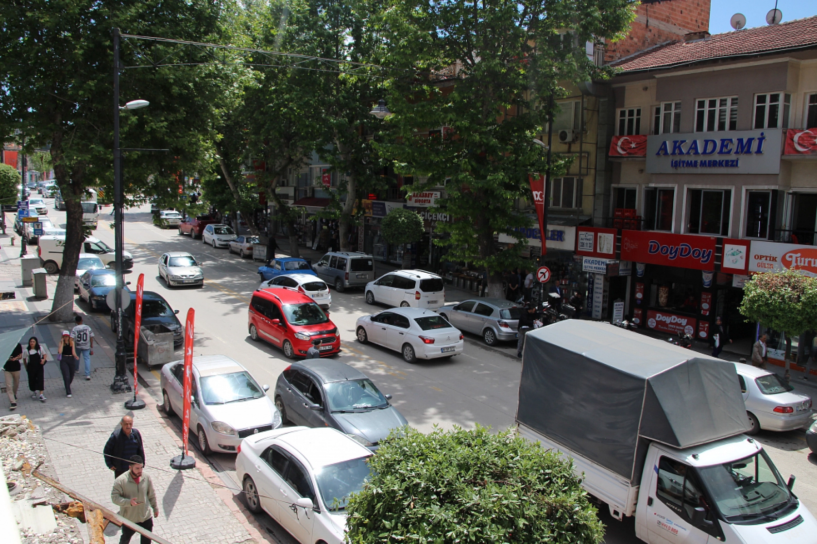 Kışla Esnafının Rızası Yok! Yıkım Yıl Sonuna Ertelensin..! 