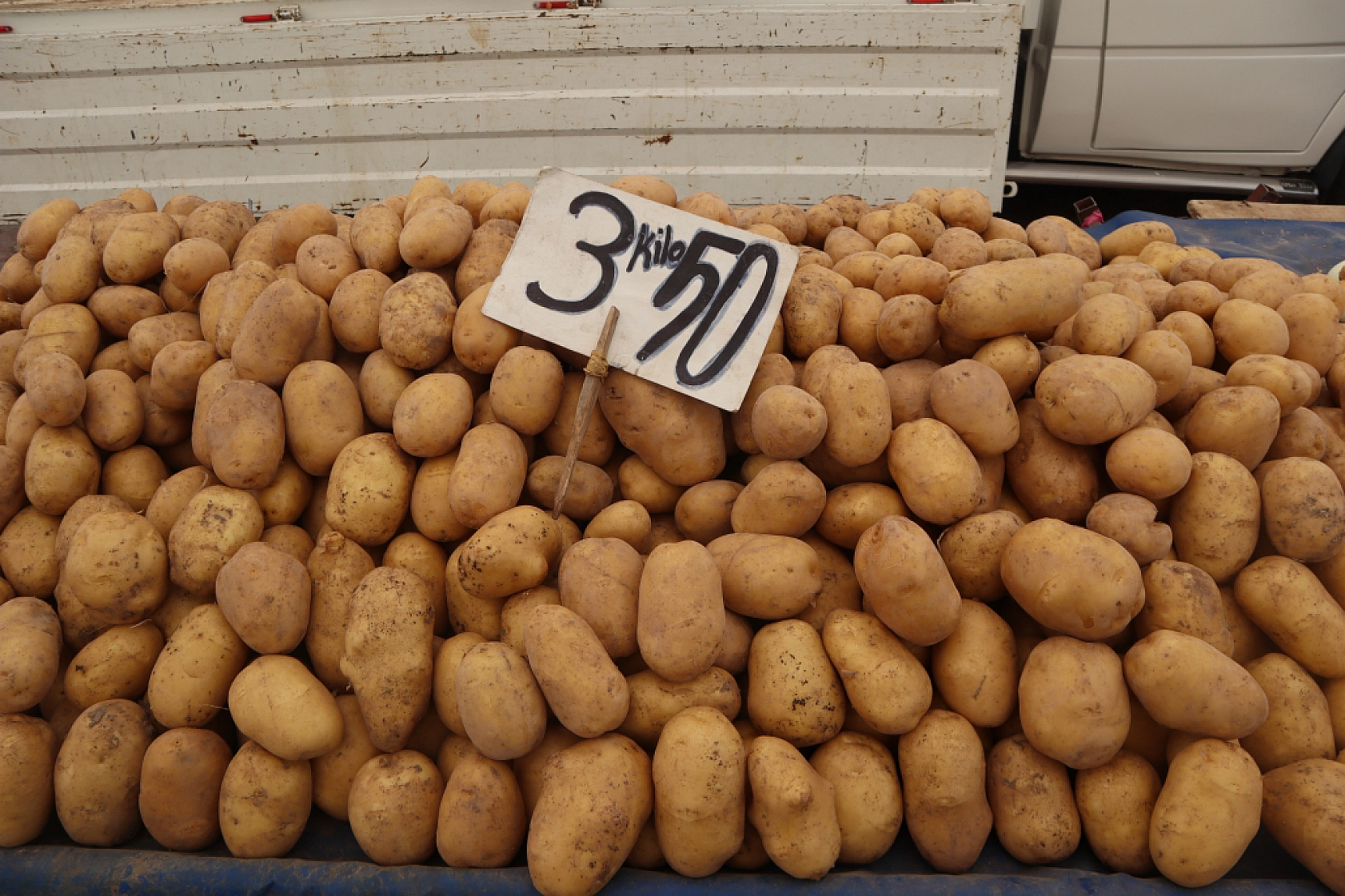 Malatya'da pazar tezgahlarında fiyat tersine döndü: Domates 30 lira, kiraz 250 lira!