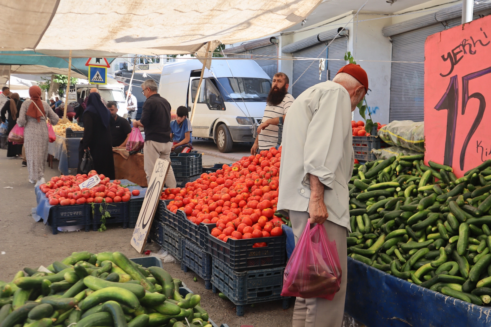 Malatya'da pazar tezgahlarında fiyat tersine döndü: Domates 30 lira, kiraz 250 lira!