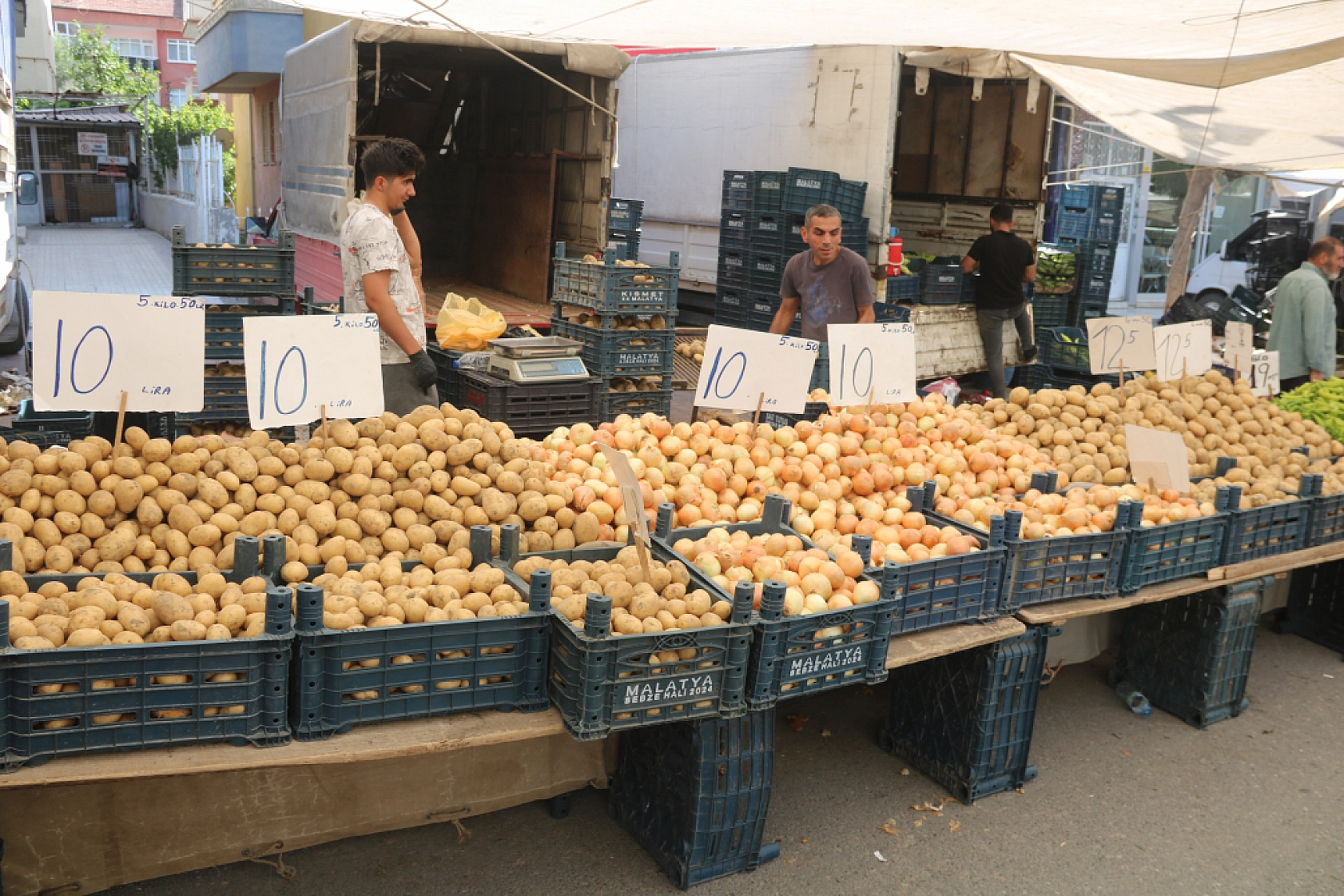 Malatya'da pazar, fiyatları düşüyor mu? İşte cuma fiyatlar...