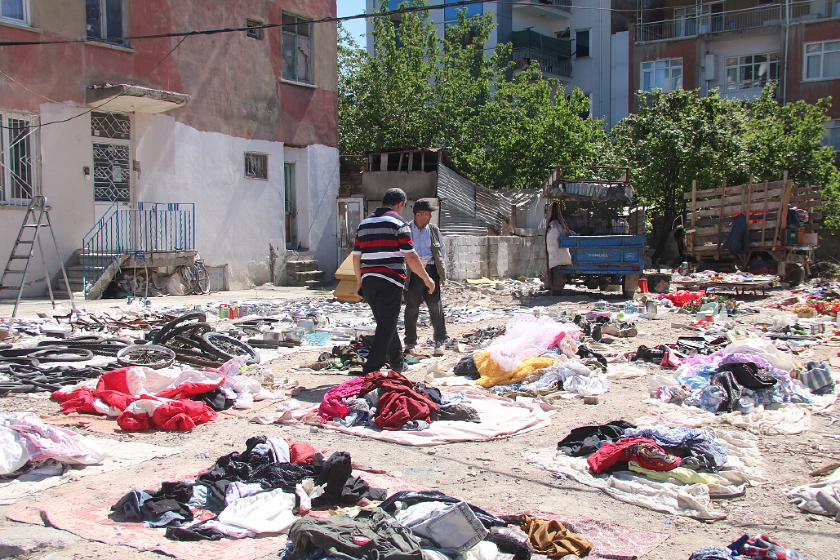 Bit Pazarı çevreyoluna taştı..!