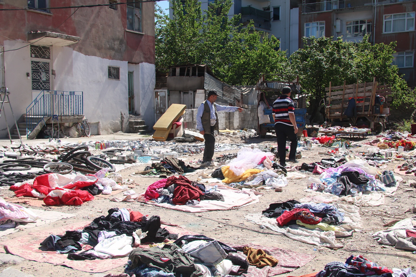 Bit Pazarı çevreyoluna taştı..!