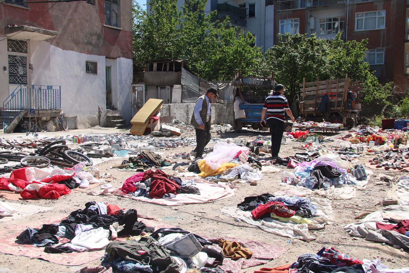 Bit Pazarı çevreyoluna taştı..!