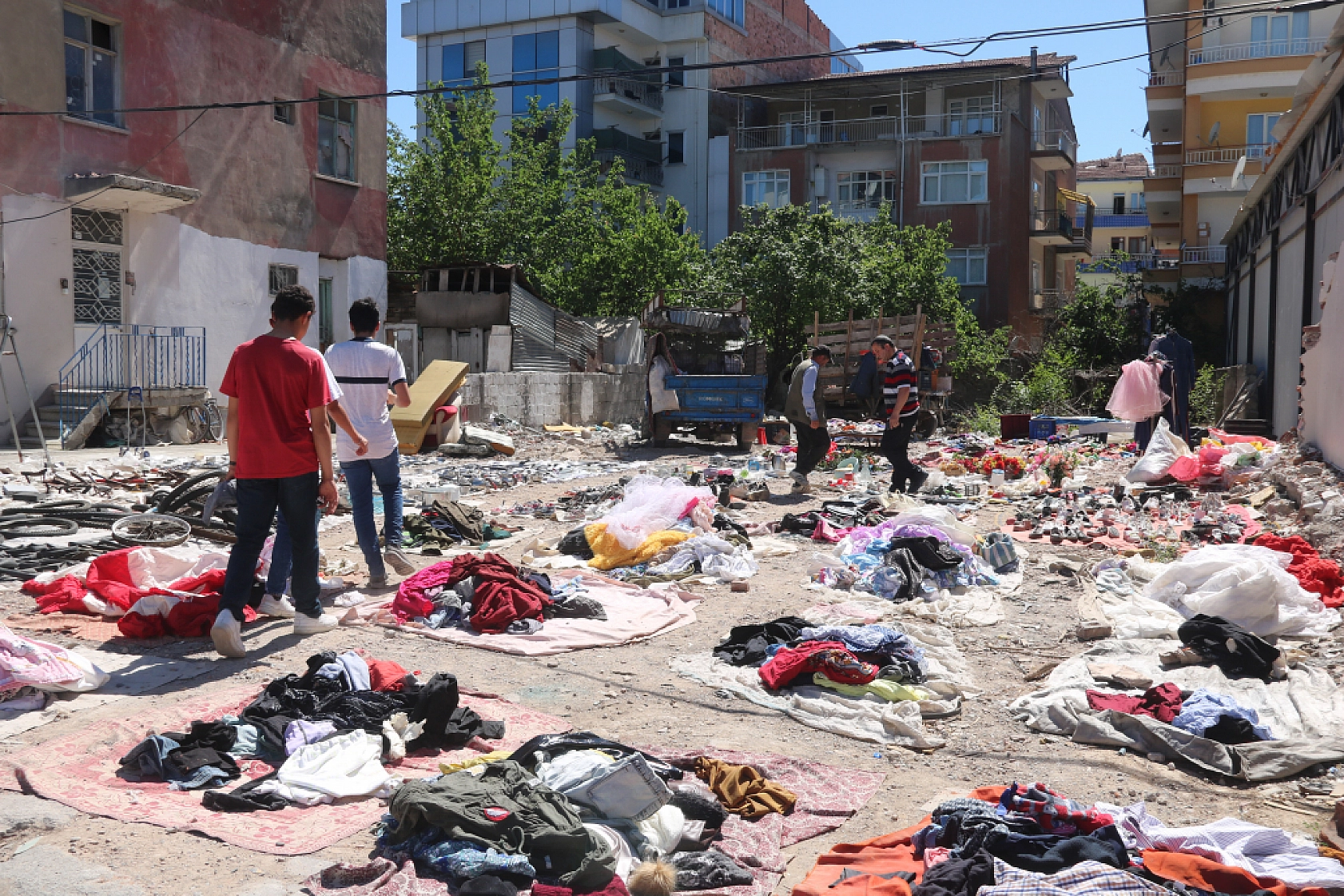 Bit Pazarı çevreyoluna taştı..!