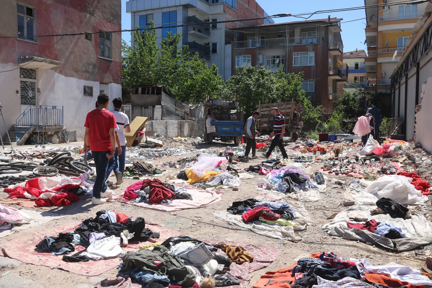 Bit Pazarı çevreyoluna taştı..!