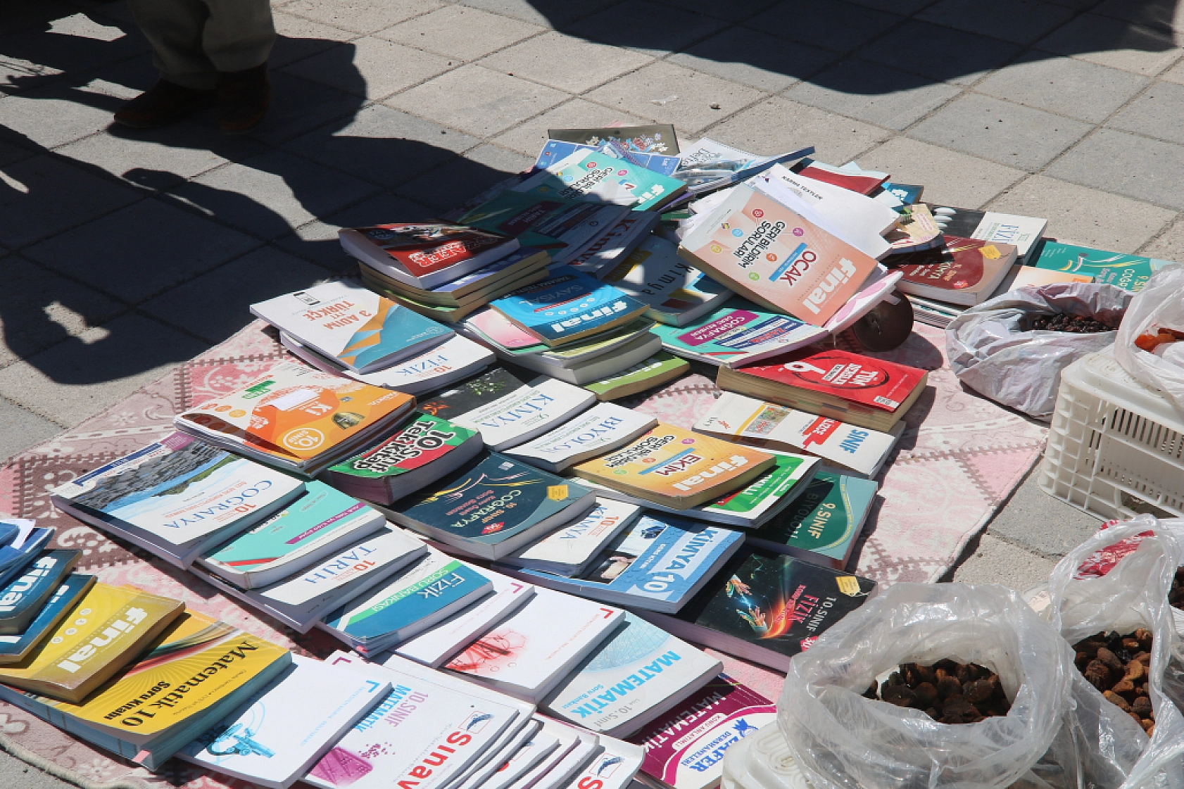 Bit Pazarı çevreyoluna taştı..!