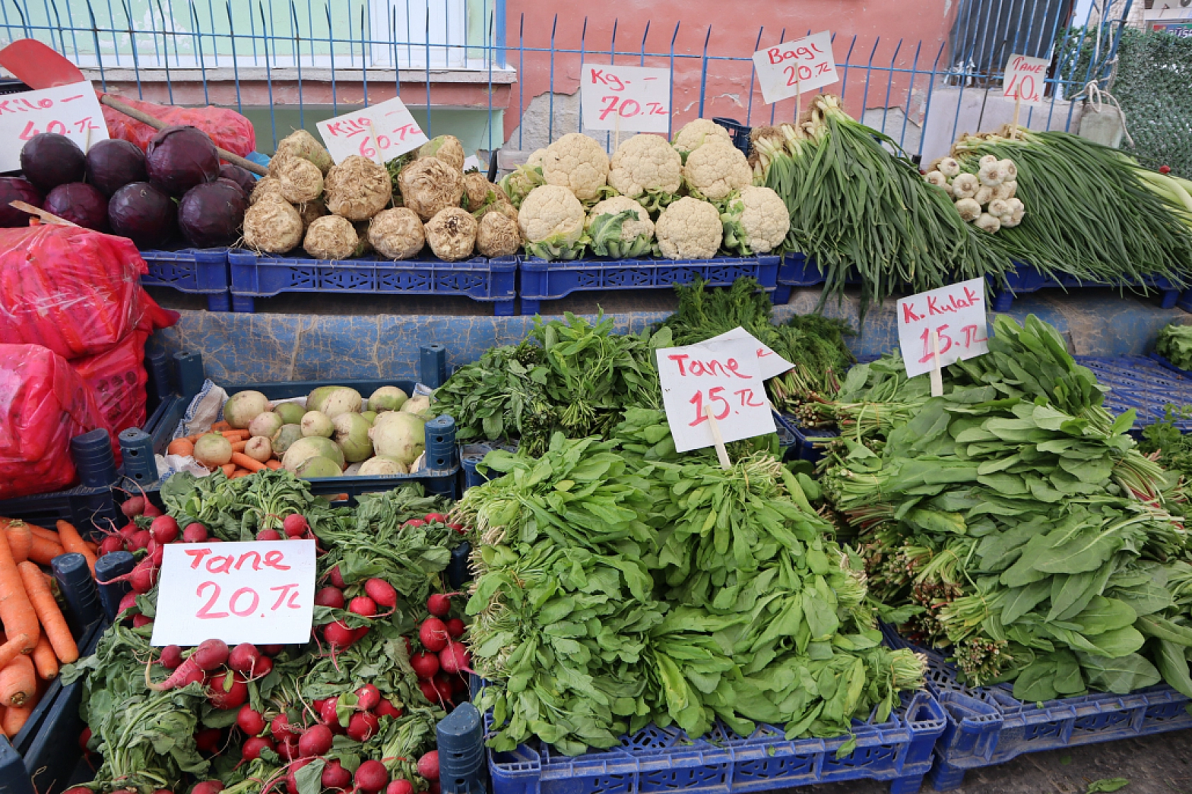 Malatya'da pazarın tadı kaçtı! Hem esnaf hem vatandaş dertli…
