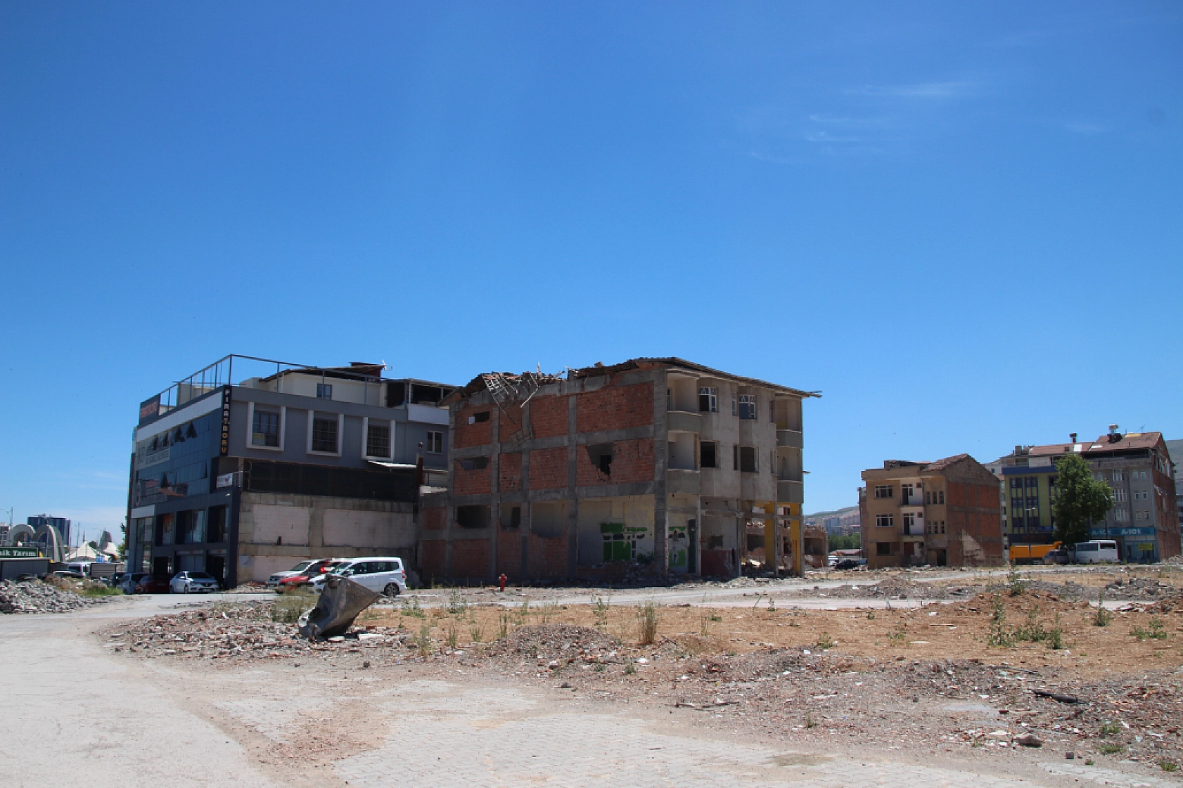 İsmetiye Mahallesi'nin Projesi Paylaşılsın Yıkım ve İhale Süreci Hızlandırılsın!