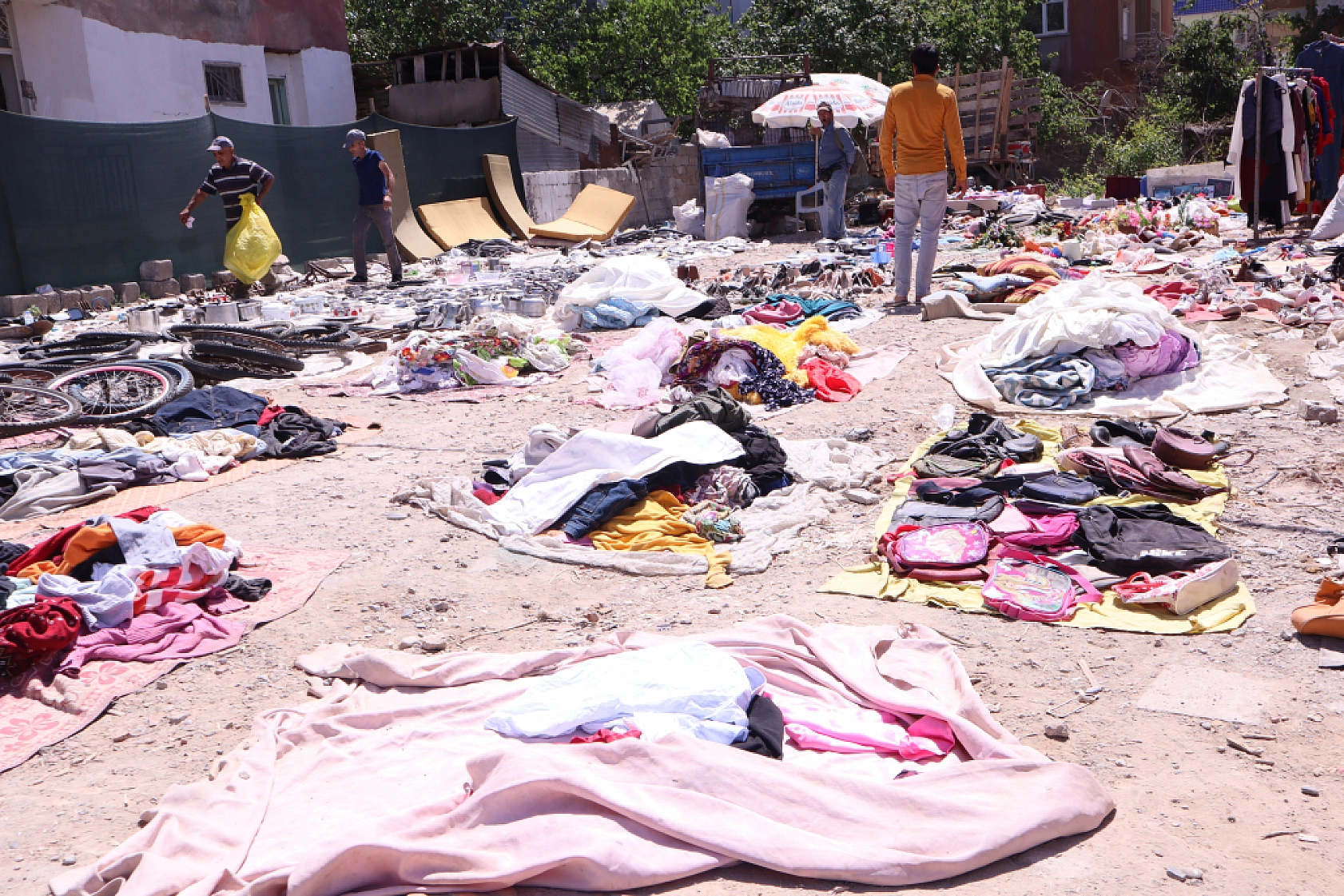 Malatya'da Ucuzluk Çevreyoluna Taştı! Bit Pazarı'nda Yoğunluk!