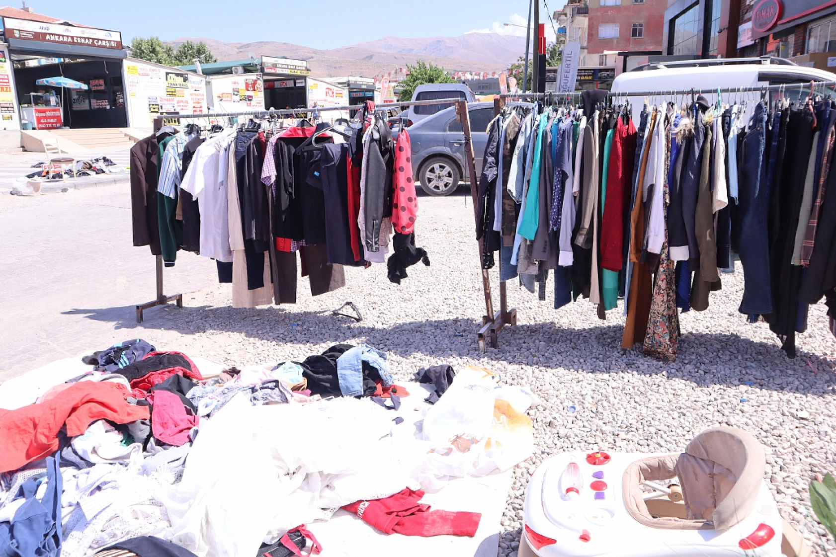 Malatya'da Ucuzluk Çevreyoluna Taştı! Bit Pazarı'nda Yoğunluk!