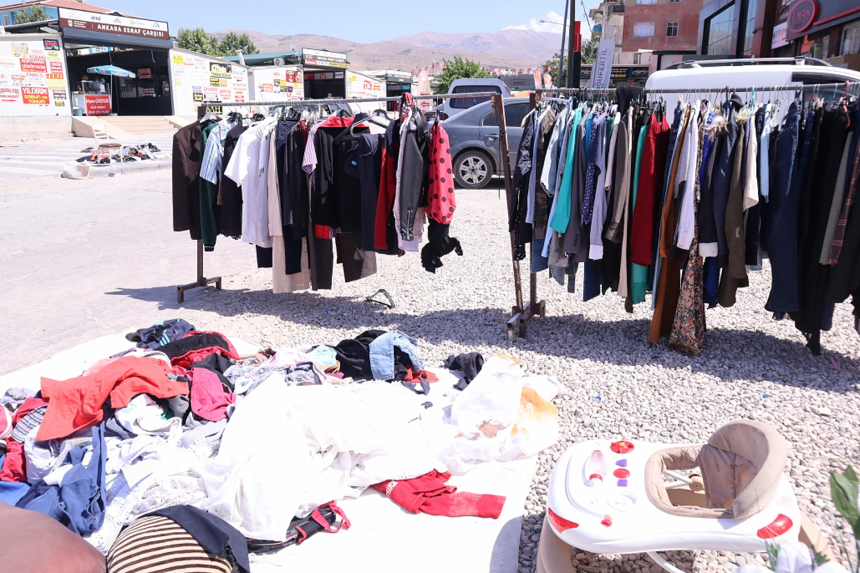 Malatya'da Ucuzluk Çevreyoluna Taştı! Bit Pazarı'nda Yoğunluk!